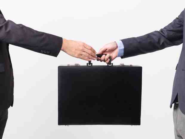 怎样写房屋买卖合同？买房签合同要注意哪些方面？-叭楼楼市分享网