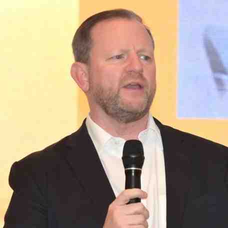 扛住市场低迷,竞品低价,逆风飞扬显英雄本色