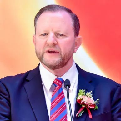 攀行业新高度，创百亿新平台！