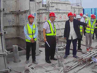 碧桂园创始人杨国强3月交棒后公开露面，公司进入债务重组阶段-叭楼楼市分享网