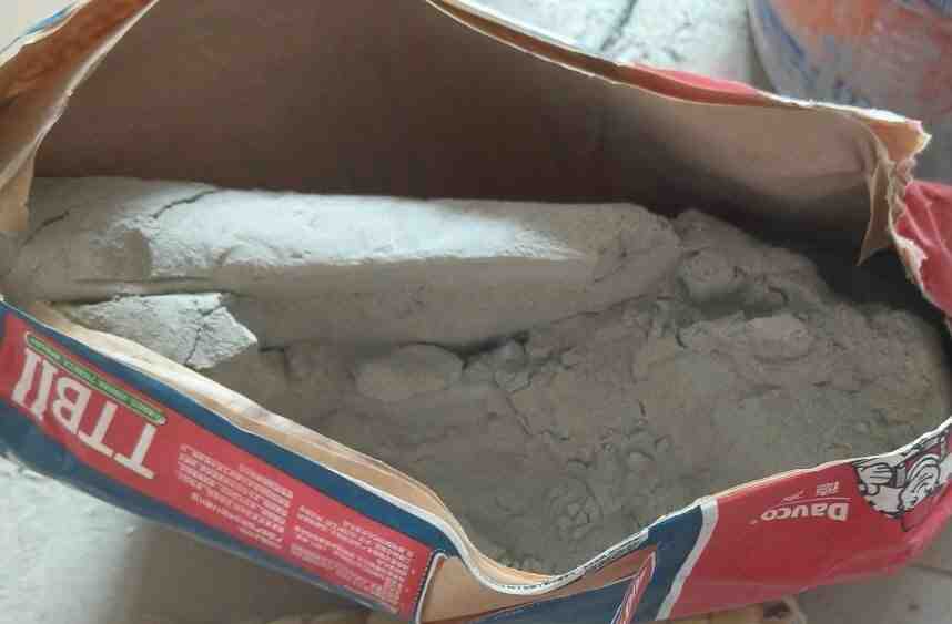 一搅一刮，看德高瓷砖胶大显实力