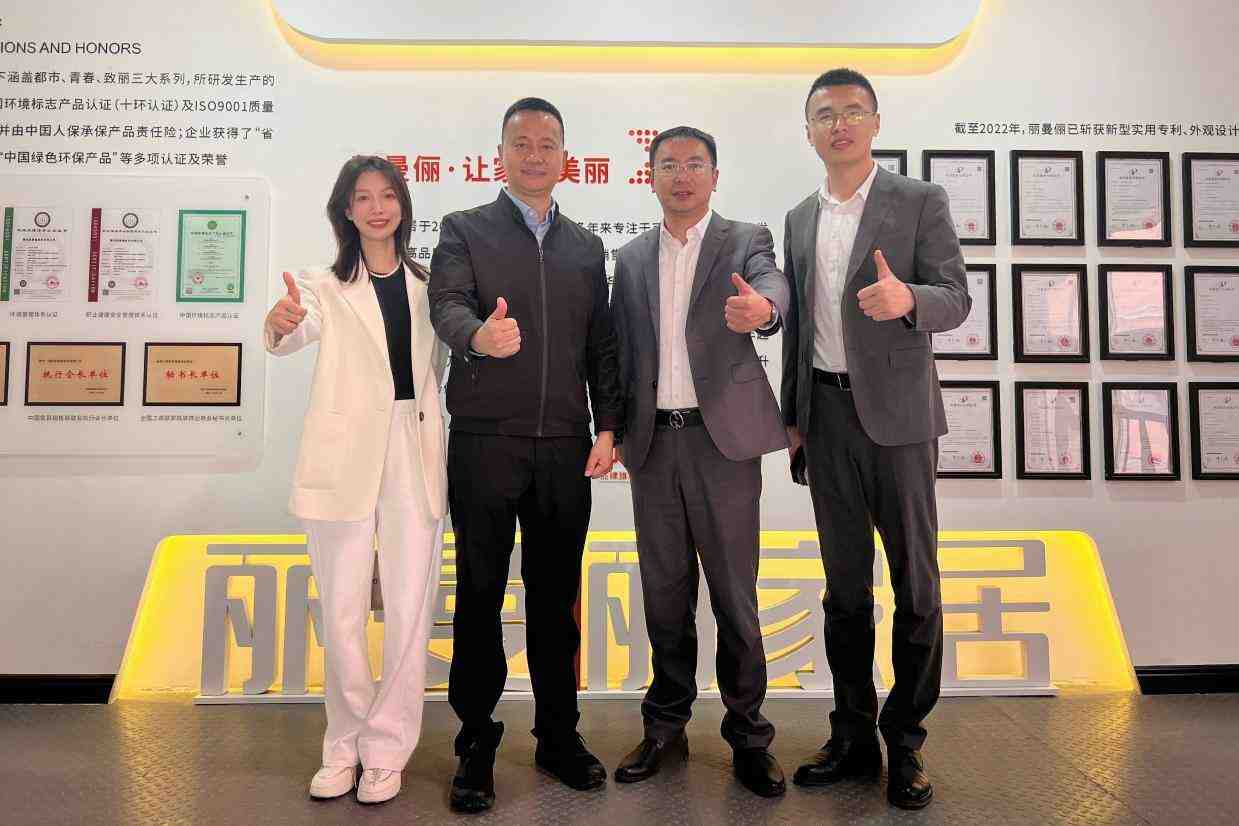 搜狐焦点家居总经理郑海云实地走访丽曼俪家居 探索产品与服务下的品牌价值-叭楼楼市分享网